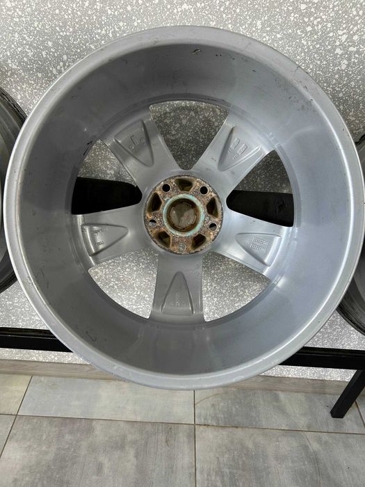 Диски BMW 5/120 R19 8,5J ET35 Dia 72.6