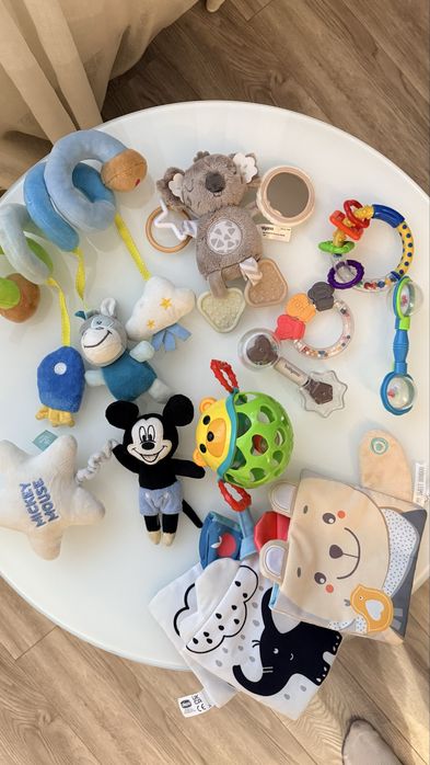 Іграшки для найменших Babyono, chicco