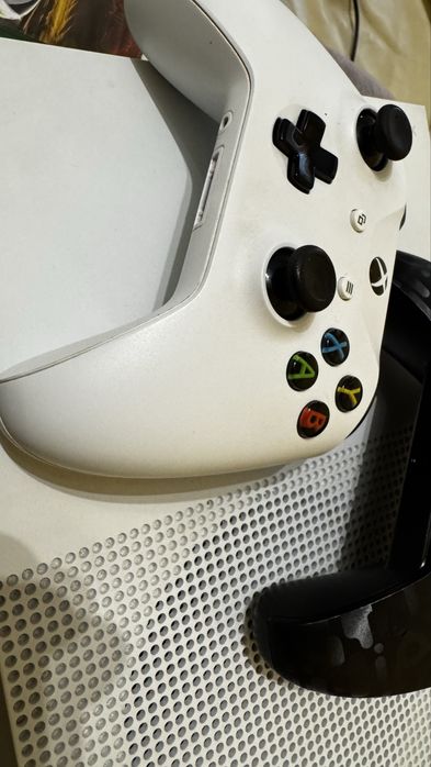 Consola Xbox One S com varios jogos