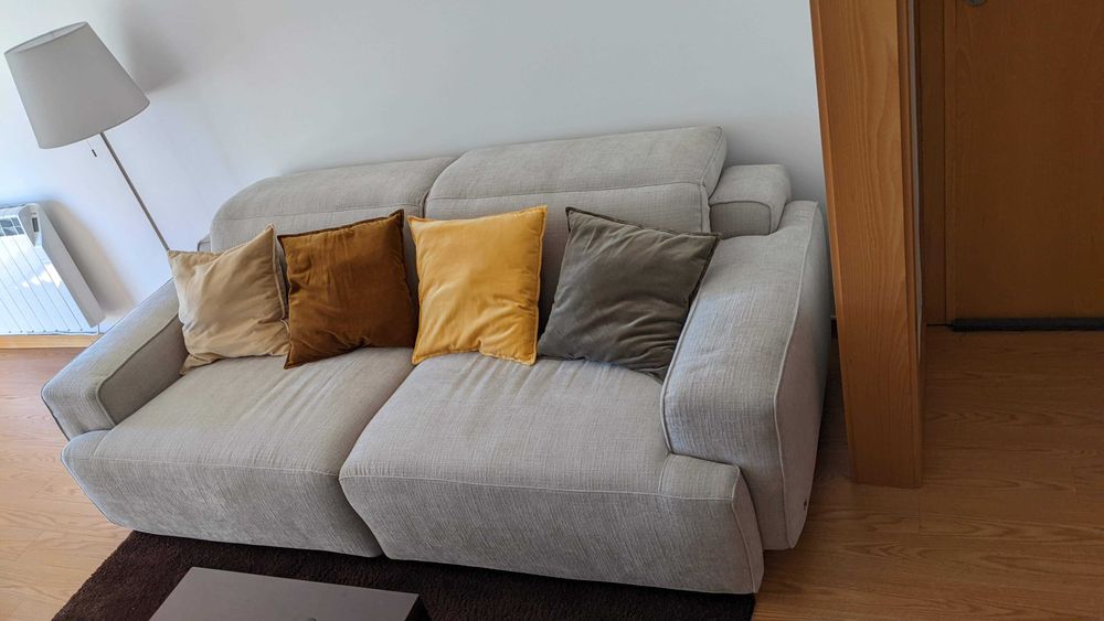 Sofá modelo Iago da Natuzzi em tecido