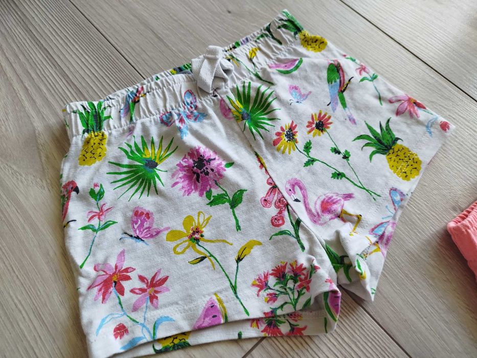 Spodenki dla dziewczynki używane 3 sztuki, rozmiar 74