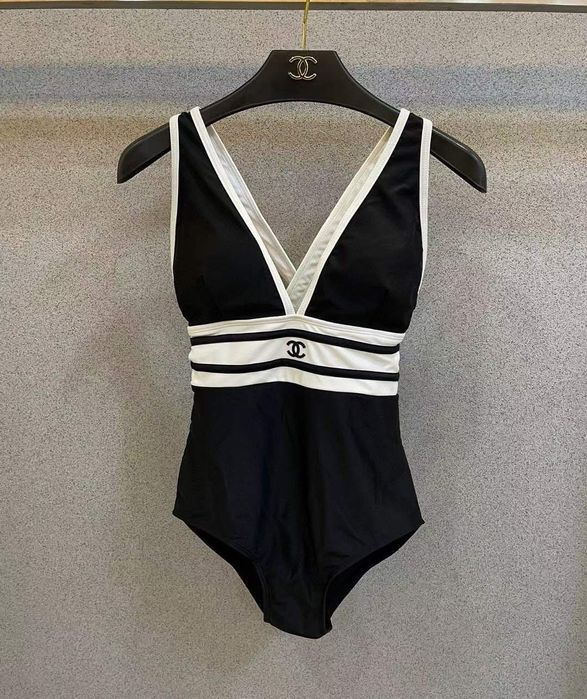 Купальник розмір м (chanel)