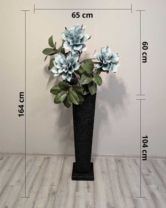 Wielkie kwiaty - sztuczna kompozycja - Wysoka donica - Liście magnolii