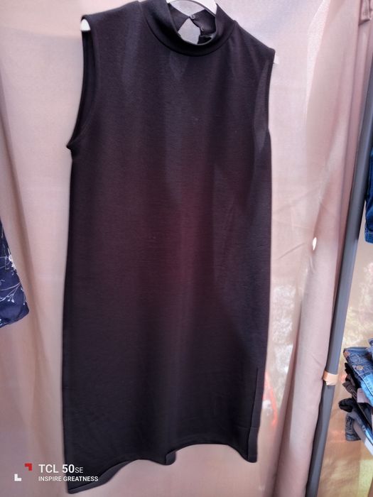 Roupa semi nova 1€ cada peça. Lameira Celorico de basto