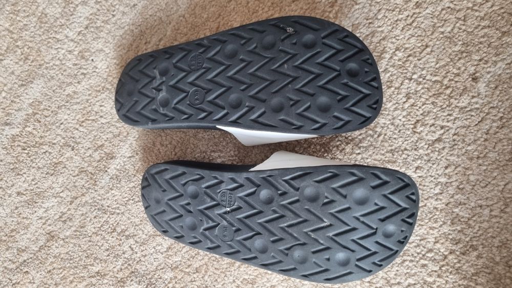 Sprzedam klapki Sommer loving