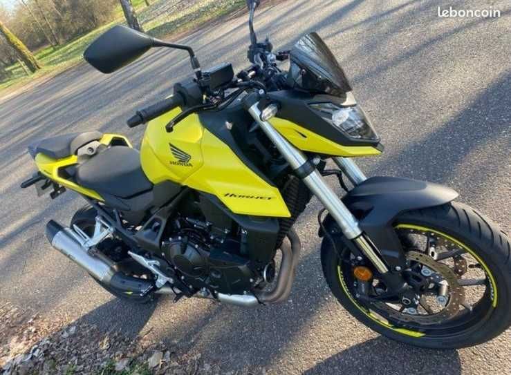 Honda Hornet 750 (2023) - amarelo