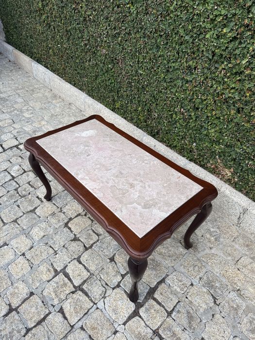 Mesa com tampo em marmore