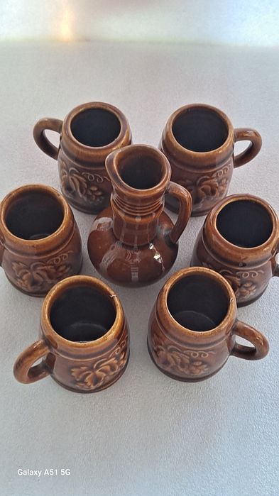 Zestaw kieliszków. Kamionka.