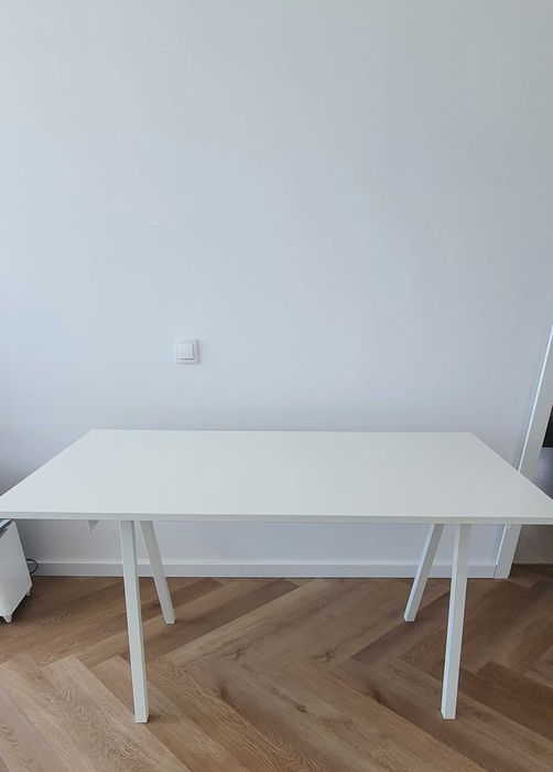 Secretária Ikea Trotten, como nova