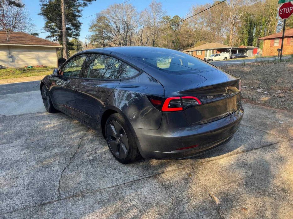 Tesla Model 3 Long Range      2022