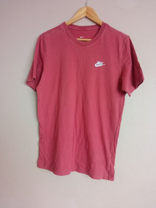 Bordowa koszulka Nike