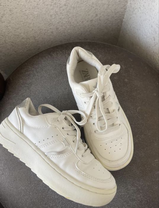Білі шкіряні кросівки Zara 32 р