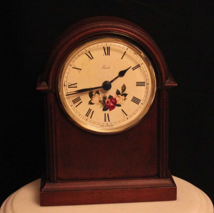 Relógio de lareira Quartz feito na Alemanha (Germany), anos 80