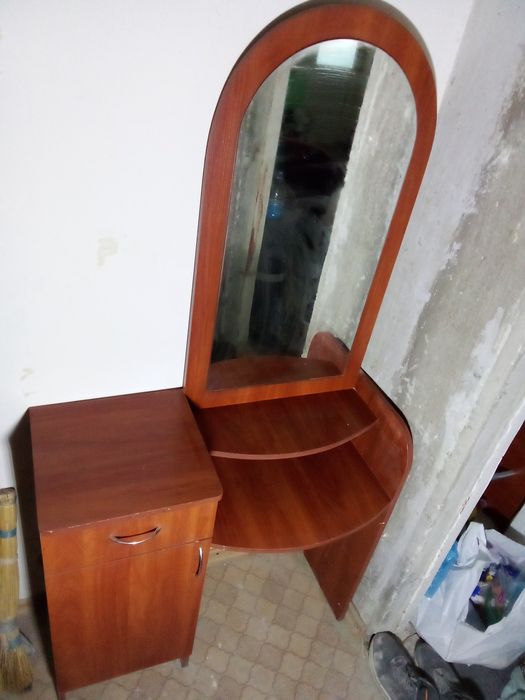 Продам трюмо самовывоз