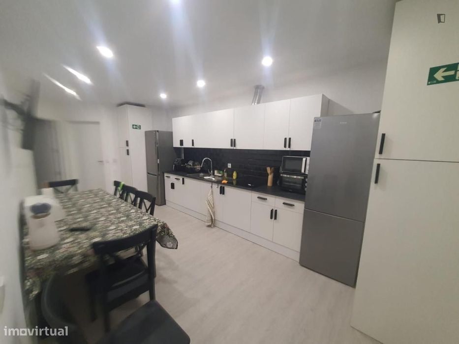 Quarto - localizado em Lumiar Lisbon