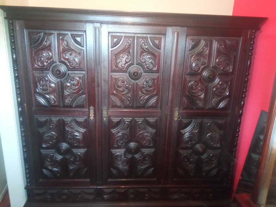 Guarda Vestidos Antigo Em Mogno