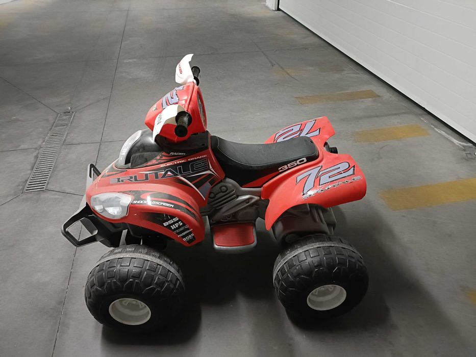 Mota 4 elétrica criança + vespa elétrica de criança. Os 2 com bateria e carregador