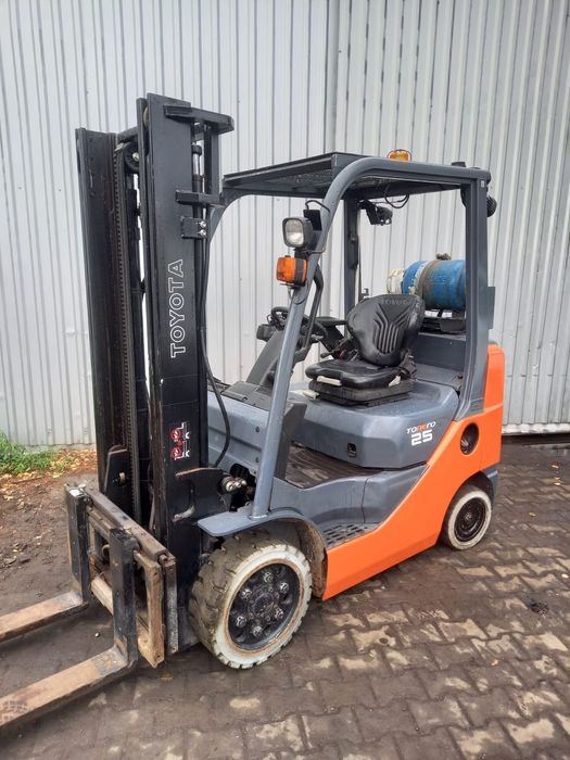 Toyota  Wózek widłowy Toyota 8FGCU25 2,5 t 2015 r LPG