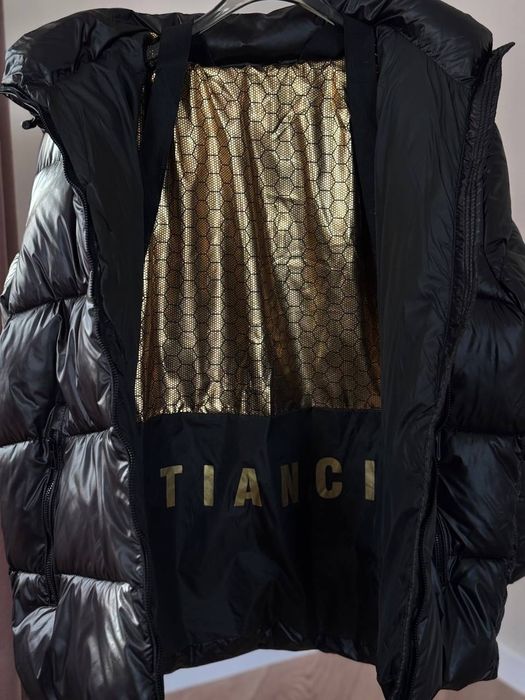 Жіноча зимова куртка з капюшоном чорна / Женская зимняя куртка