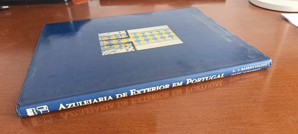 Azulejaria de Exterior em Portugal - A. J. Barros Veloso