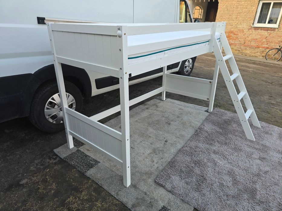 Białe łóżko typu antresola, lite drewno, materac, 90 x 200