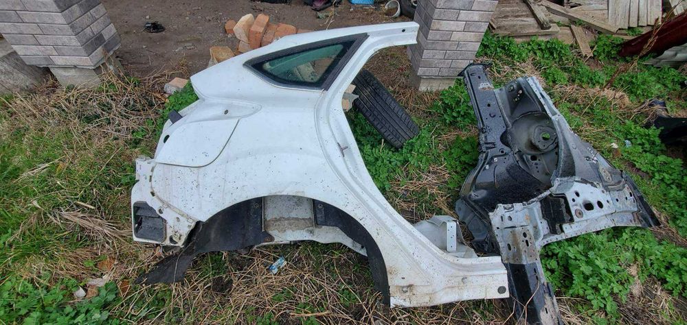 Четверть задня права Ford focus 3 2011 хачбек CM5Z5827840A