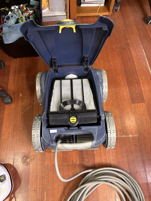 Robo de limpeza de picinas