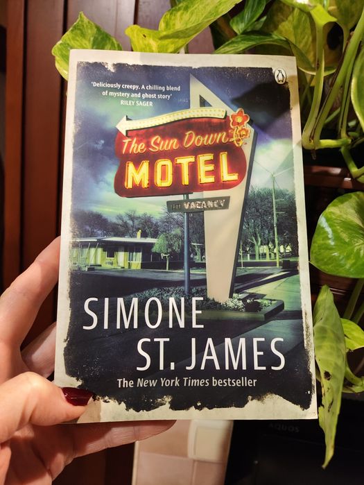 Книги англійською."The Sun Down Motel" by Simone St.James