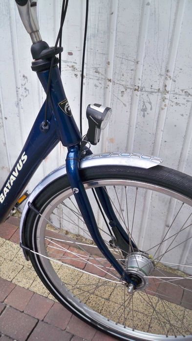 BATAVUS Mambo   rama 57 cm. Aluminiowa Nexus 7  Prądnica miejski