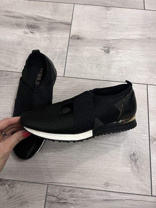 Кросівки жіночі Miss kg