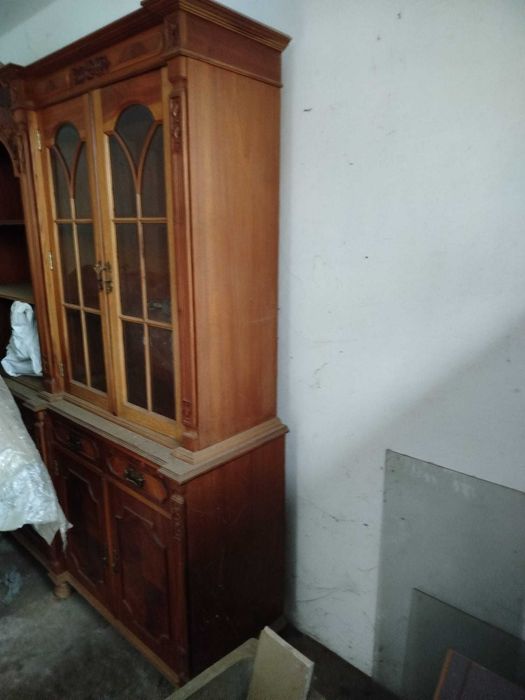 Móvel de Sala em Madeira Maciça com Vitrine