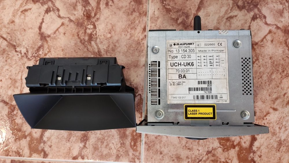 Radio CD30 OPEL ASTRA H GTC BLAUPUNKT com BID com moldura