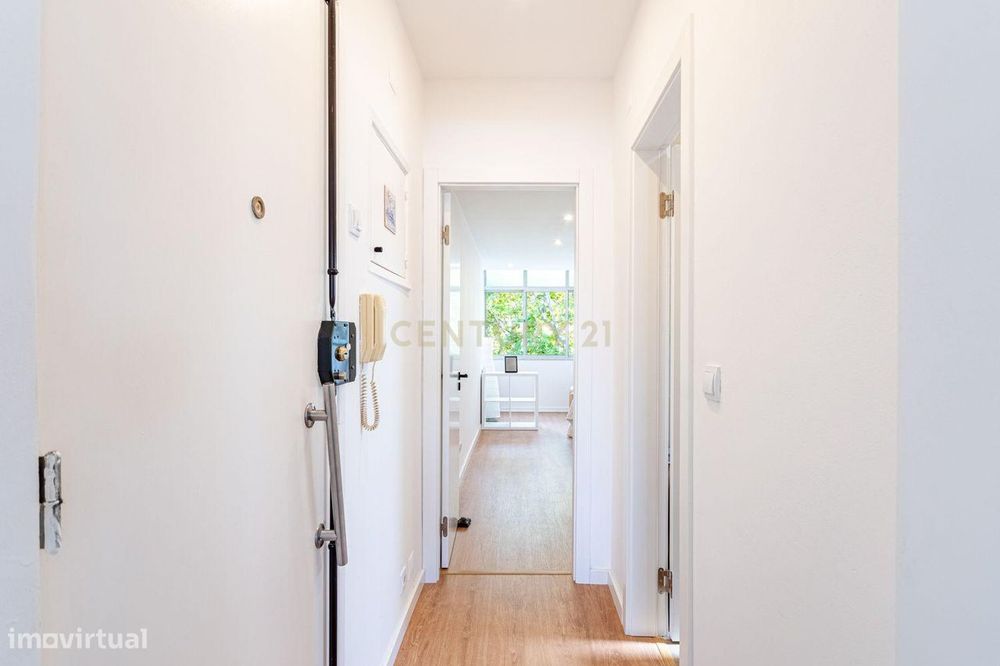 Apartamento T1 | 3 frentes | Remodelado