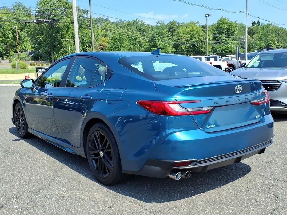 Toyota Camry      2025