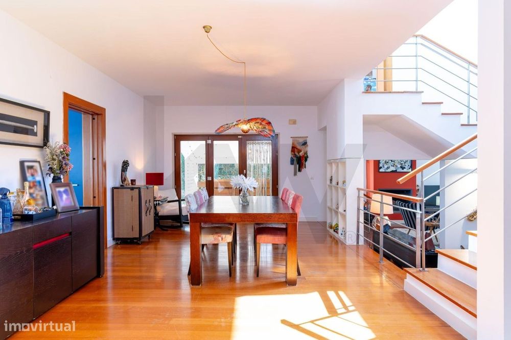 Moradia T4+1 com piscina, jardim amplo e garagem | Barcarena