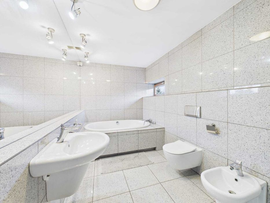 Dom premium z dużym ogrodem ze strefą relaksu: basen, sauna, jacuzzi