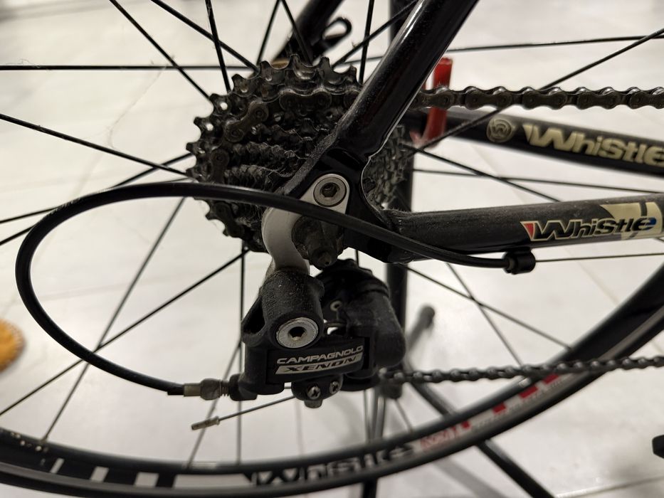 Bicicleta de corrida praticamente nova whistel