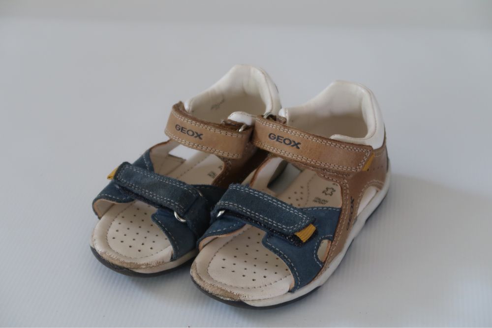 Sandały dziecięce Geox r. 25 skórzane dobry stan