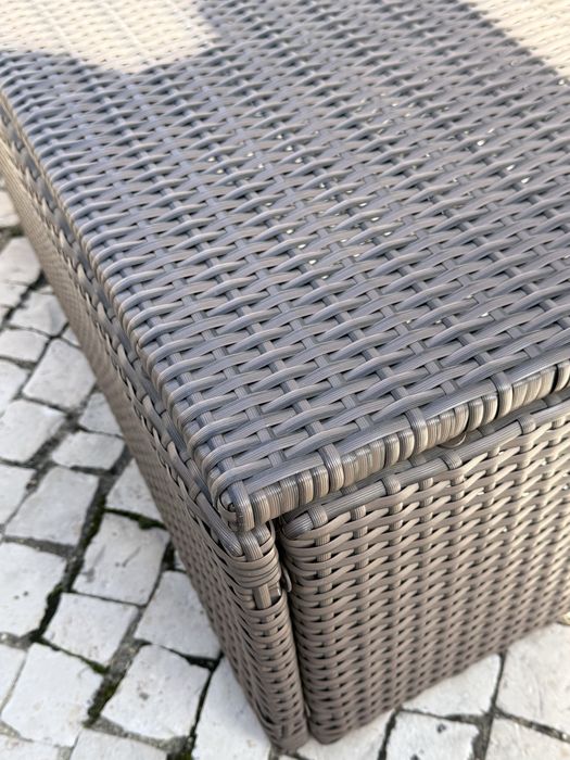 Conjunto exterior 3 lugares e mesa de apoio