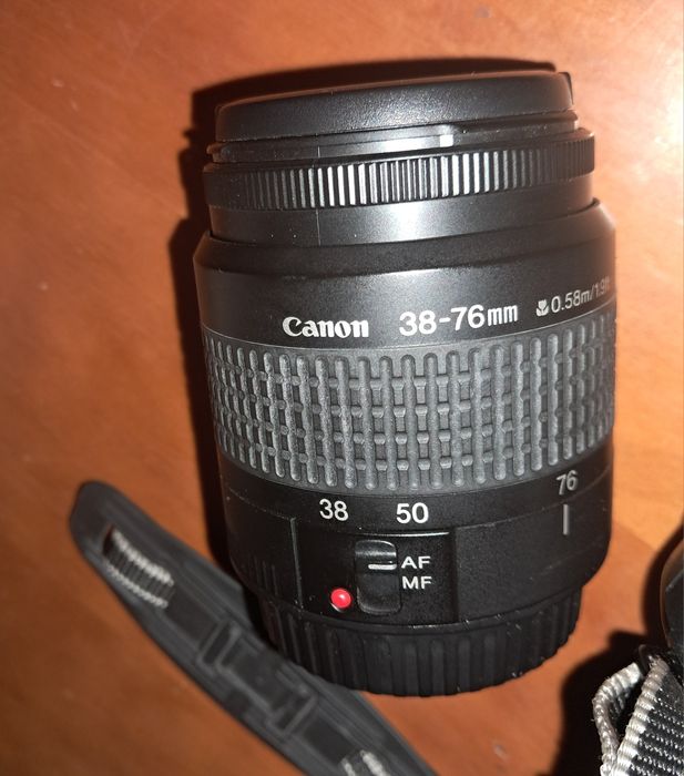 Máquina analógica Canon com mala