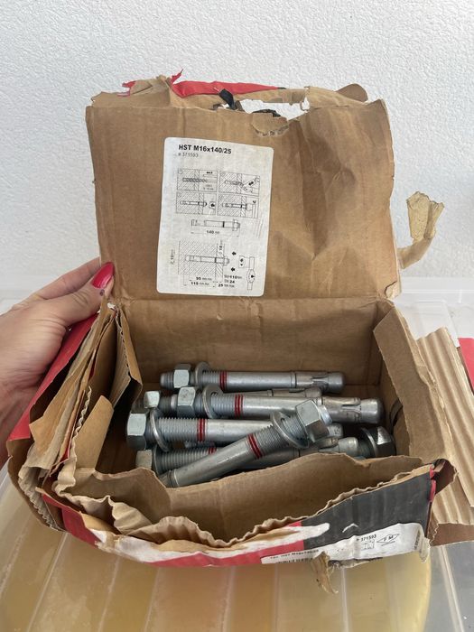 Vendo parafusos novos