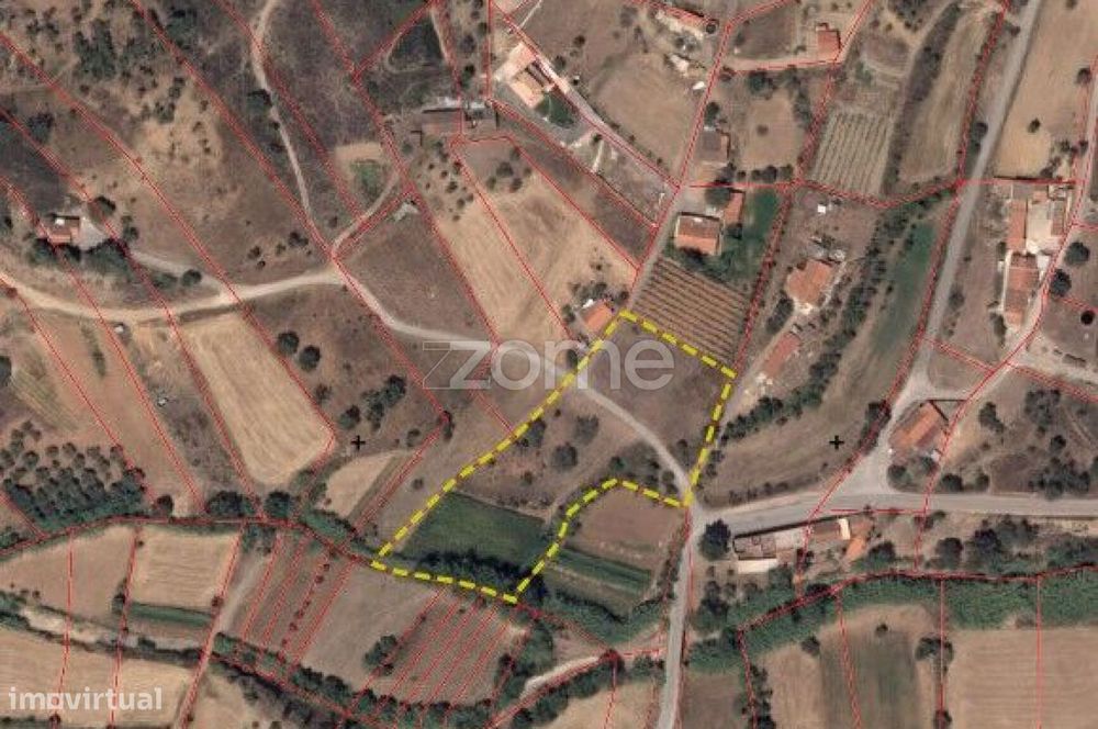 Terreno em Vale Figueira, Messines, com leito de água, 9.400 m².