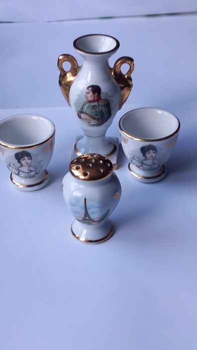 Zestaw francuskich porcelanowych bibelotów