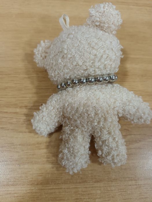 Urso pequeno beje