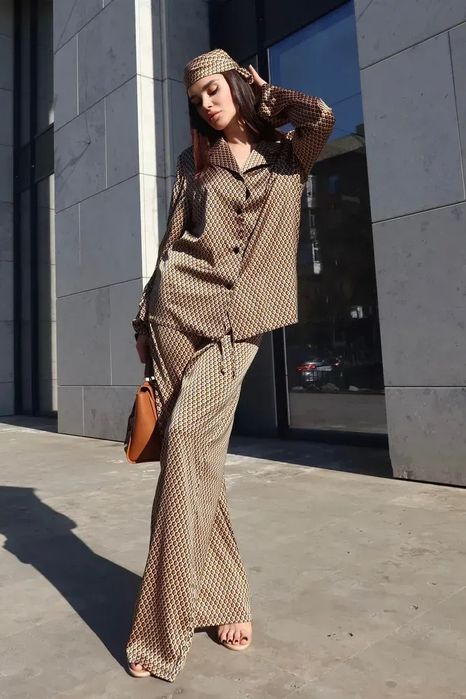 Костюм жіночий шовковий