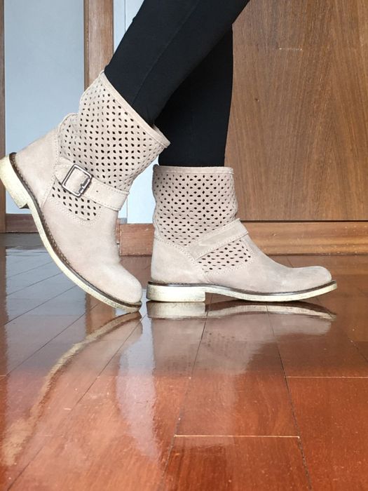 Bota de verão camurça furada nº35