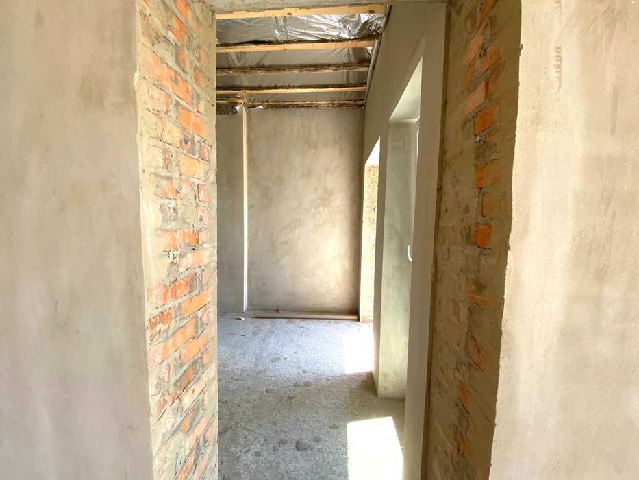 Будинок в престижному районі з гаражем Бармаки