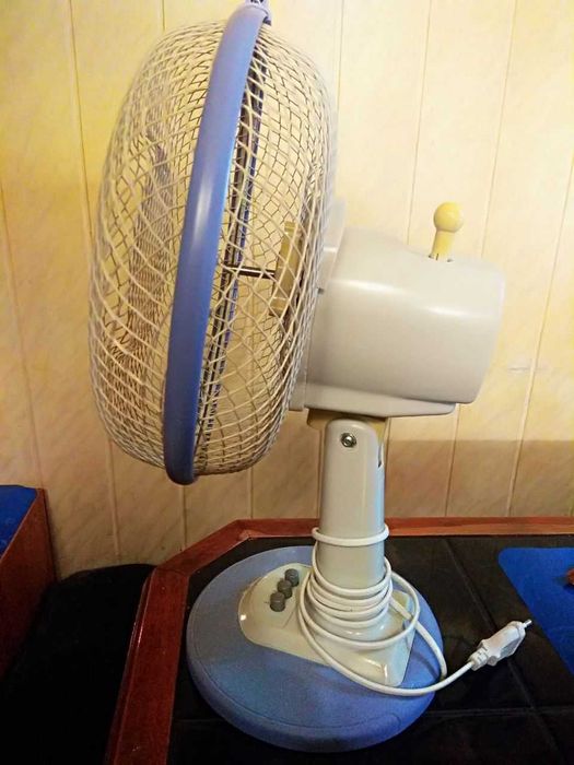 Вентилятор настольный Vitek Ø 23 см Рабочий