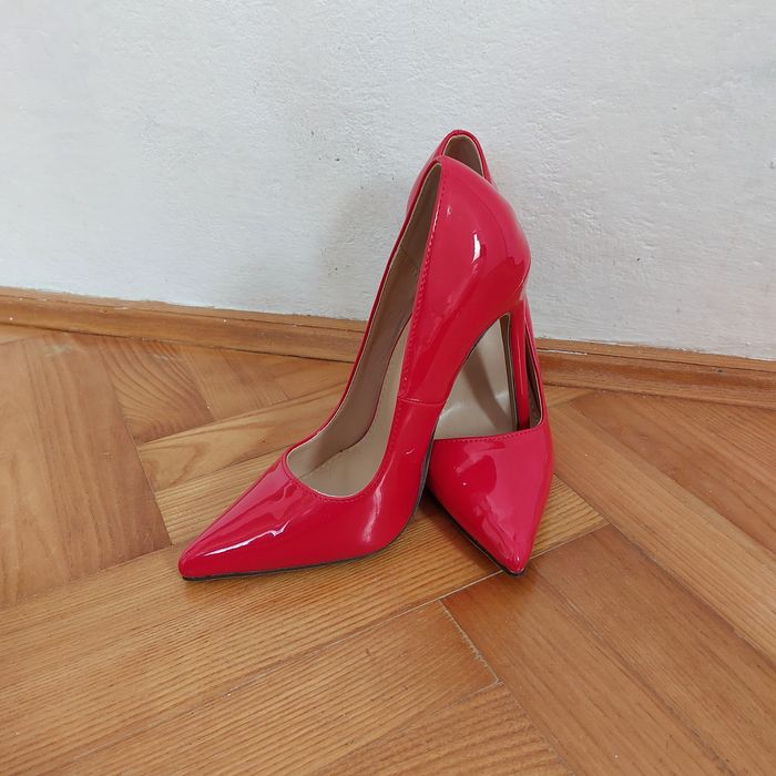 Bardzo eleganckie buty na obcasie w stylu vintage