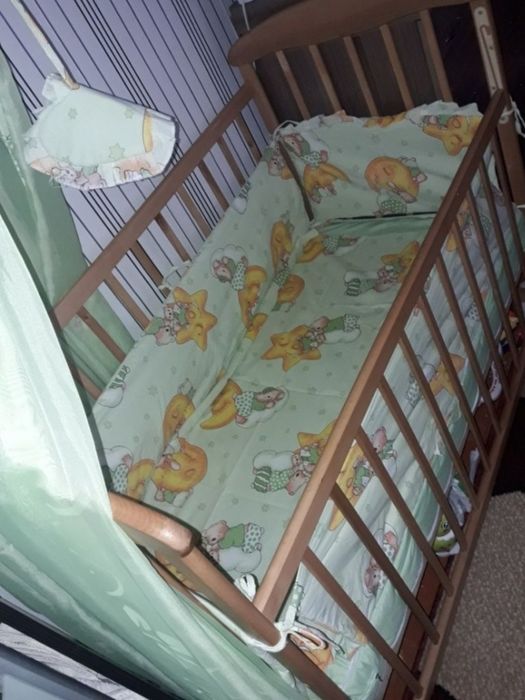 Продам манеж с  маятником